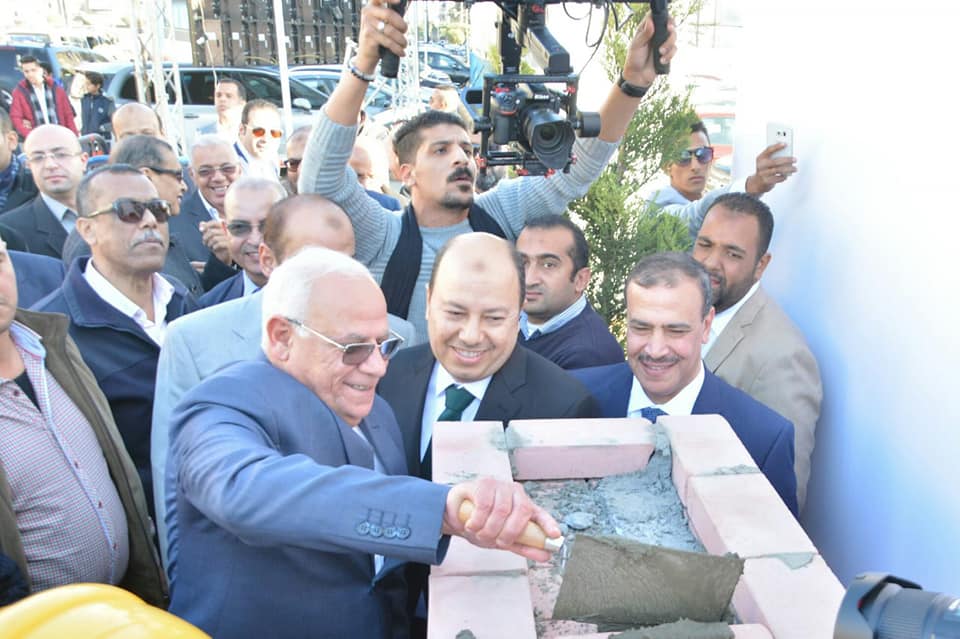 محافظ بورسعيد يضع حجر أساس ”كومبوند” مطل علي بحيرات صناعية