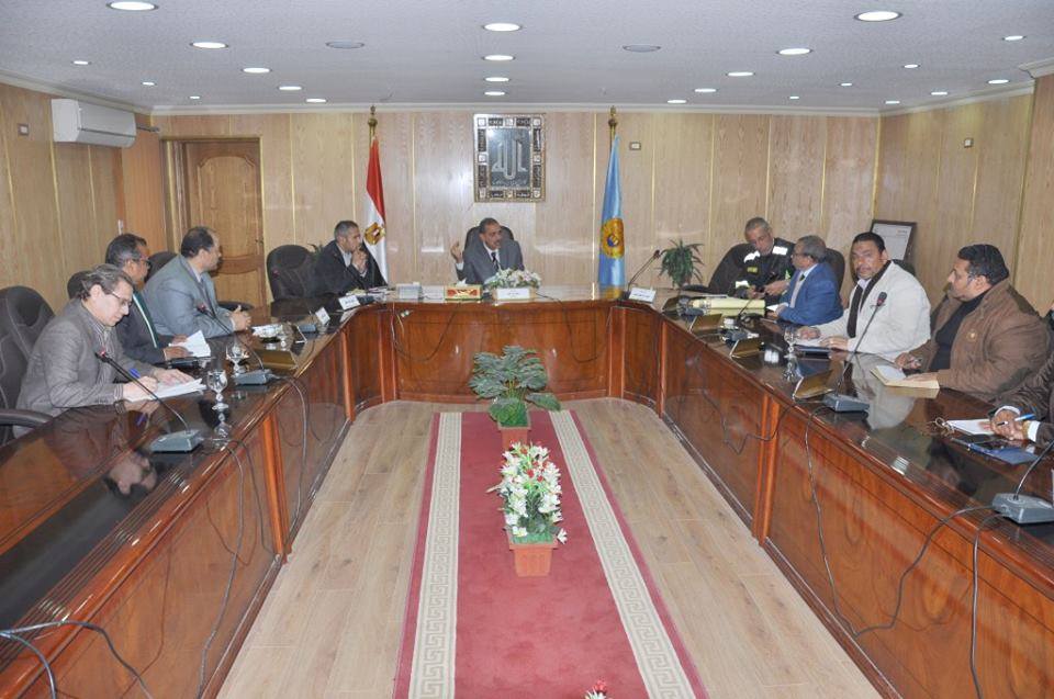 محافظ أسيوط يترأس إجتماع لجنة تطوير الميادين بالمحافظة