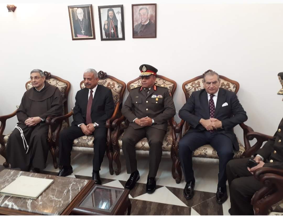 قائد الجيش الثالث ومحافظ السويس يهنئون أقباط الكنيسة الكاثوليكية بعيد الميلاد
