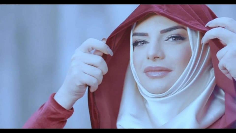 بالفيديو: جويل بدر .. محجبة لبنانية تغني لميلاد يسوع