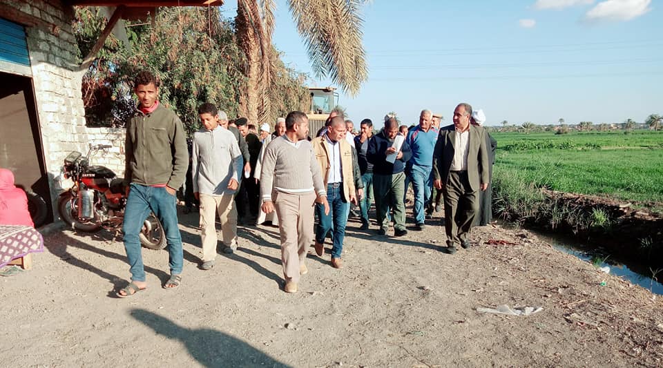 الأجهزة التنفيذية بمديرية الزراعه ومديرية امن الفيوم تنظم حملة مكبرة لازالة التعديات بمركز ابشواي.