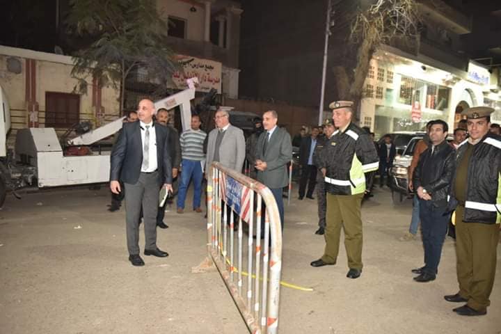 محافظ أسيوط يتفقد الإجراءات الأمنية أمام كنيسة مارجرجس