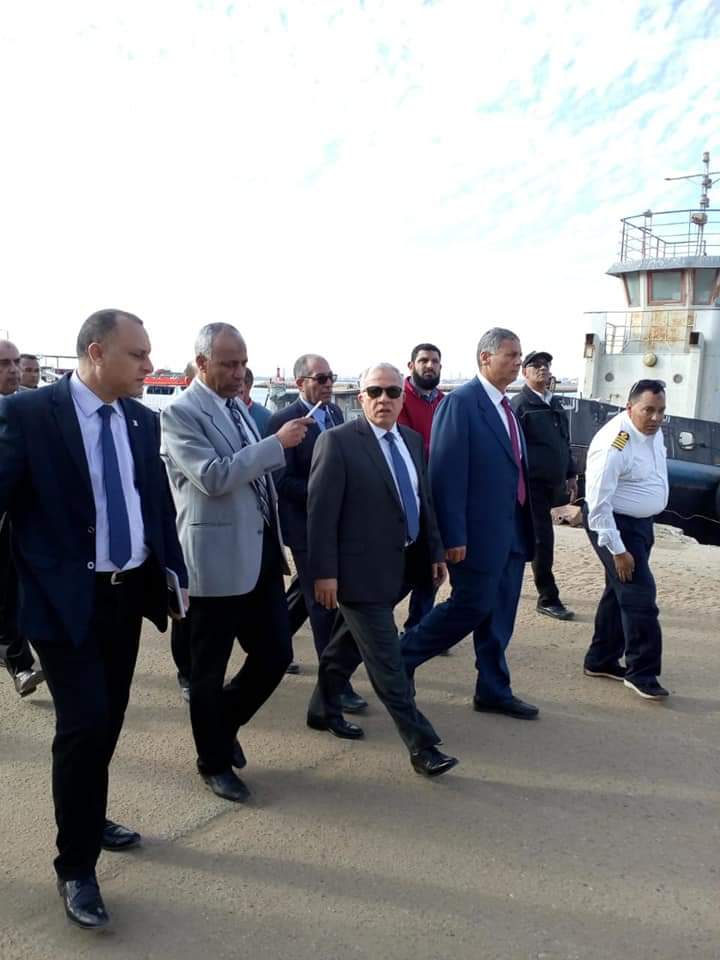 جولة ميدانية لرئيس هيئة موانى البحر الأحمر بموانىء السويس و الزيتيات لمتابعة أعمال التطوير