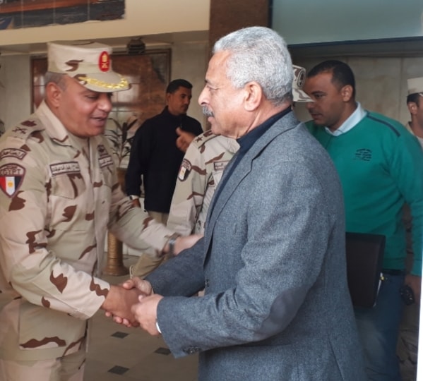 قائد الجيش الثالث يهنئ محافظ السويس بمناسبة العام الميلادى الجديد