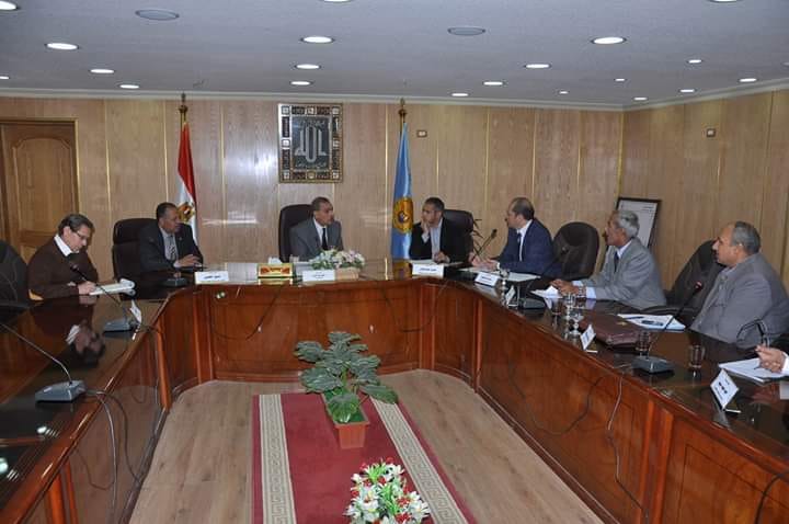 طرح 38 سيارة مبردة حمولة 1.5 طن كمنافذ بيع متنقلة للشباب بأسيوط