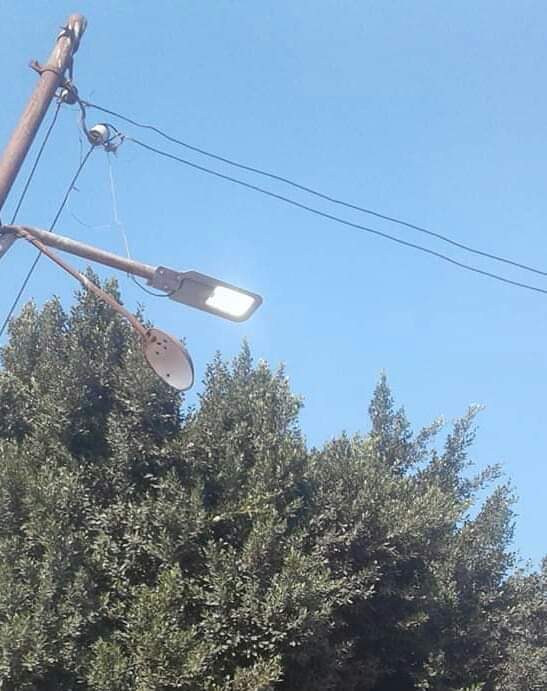 أهالي أبوتيج يشتكون من إنارة كشافات شوارع المدينة نهارا  وغلقها ليلاً