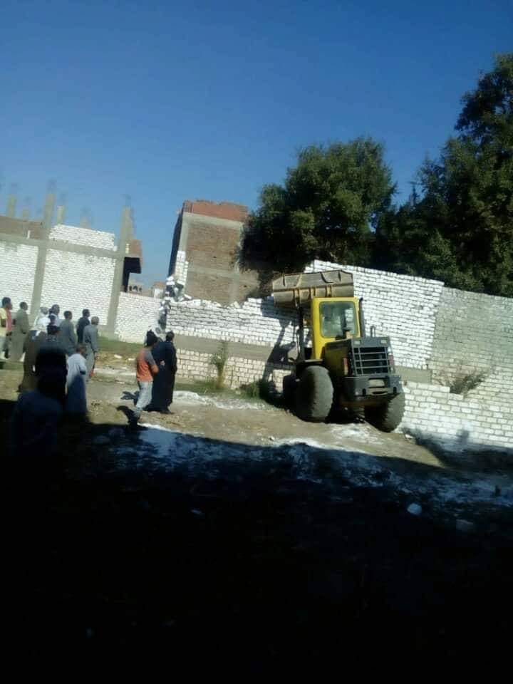 إزالة 23 حالة تعد على اراضي زراعية بمركز ديرمواس بالمنيا