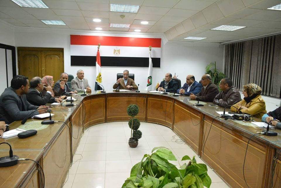 محافظ سوهاج يوجه بتشكيل فرق عمل للبدء فى تنفيذ مبادرة السيسي ”حياة كريمة” بـ ٦٠ قرية