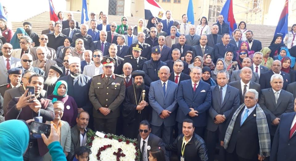 قائد الجيش الثالث على رأس وفد أمنى يهنئ الأقباط بكنيسة مارجرجس بمناسبة أعياد الميلاد