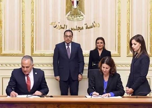 رئيس الوزراء يشهد توقيع اتفاقية مشروع تنقية المياه بمصرف كيتشنر