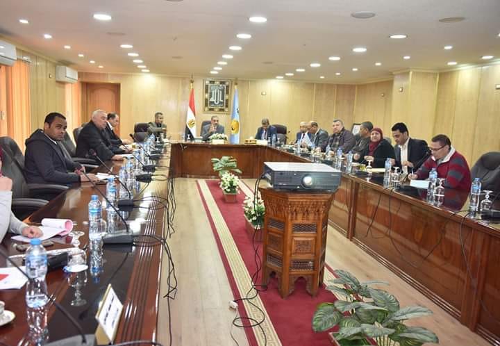 محافظ أسيوط: تطوير منظومة التموين وتكثيف الرقابة التموينية