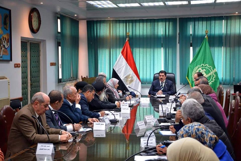 محافظ القليوبية يبحث إجراءات توفيق أوضاع الكنائس والمباني الخدمية لها