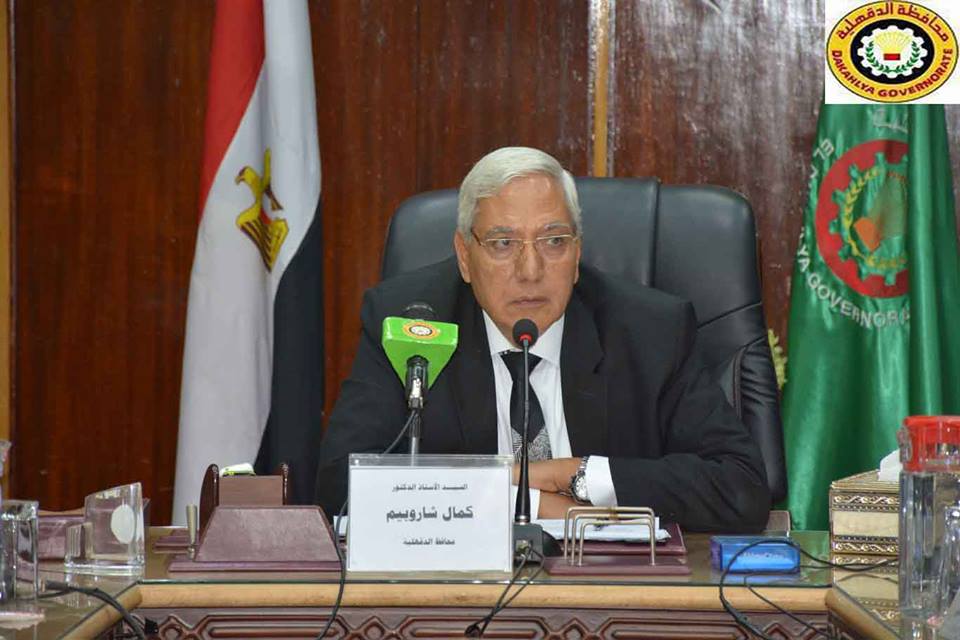 محافظ الدقهلية يطمئن علي الجنود المصابين فى انقلاب سيارة ترحيلات