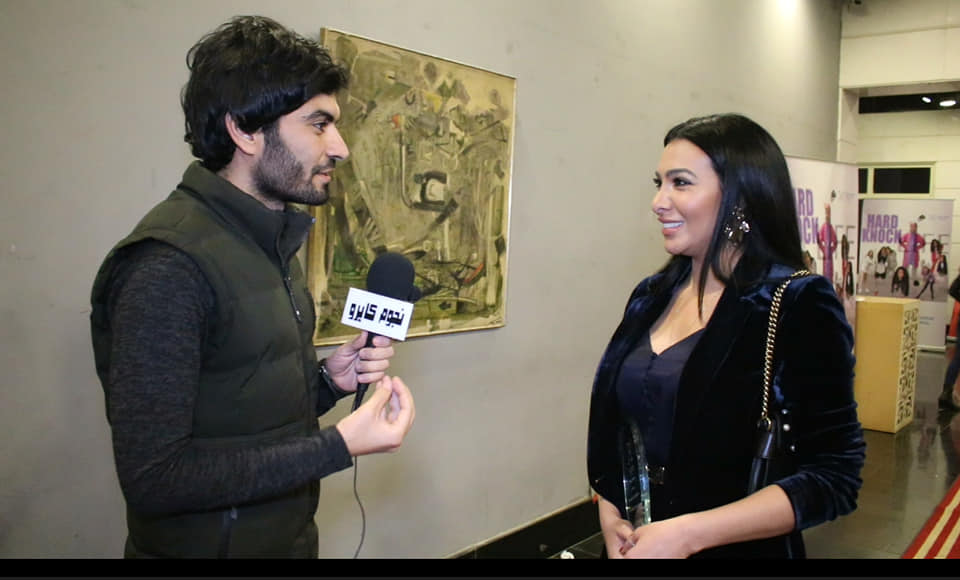 عمر سلامة يتغزل فى عيون ميرهان حسين