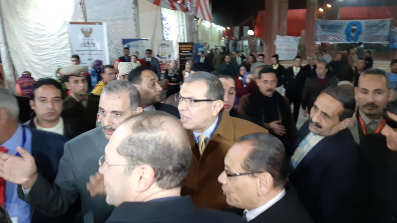 وزير القوى العاملة ومحافظ أسيوط يتفقدان ملتقى التوظيفى الأول للشباب