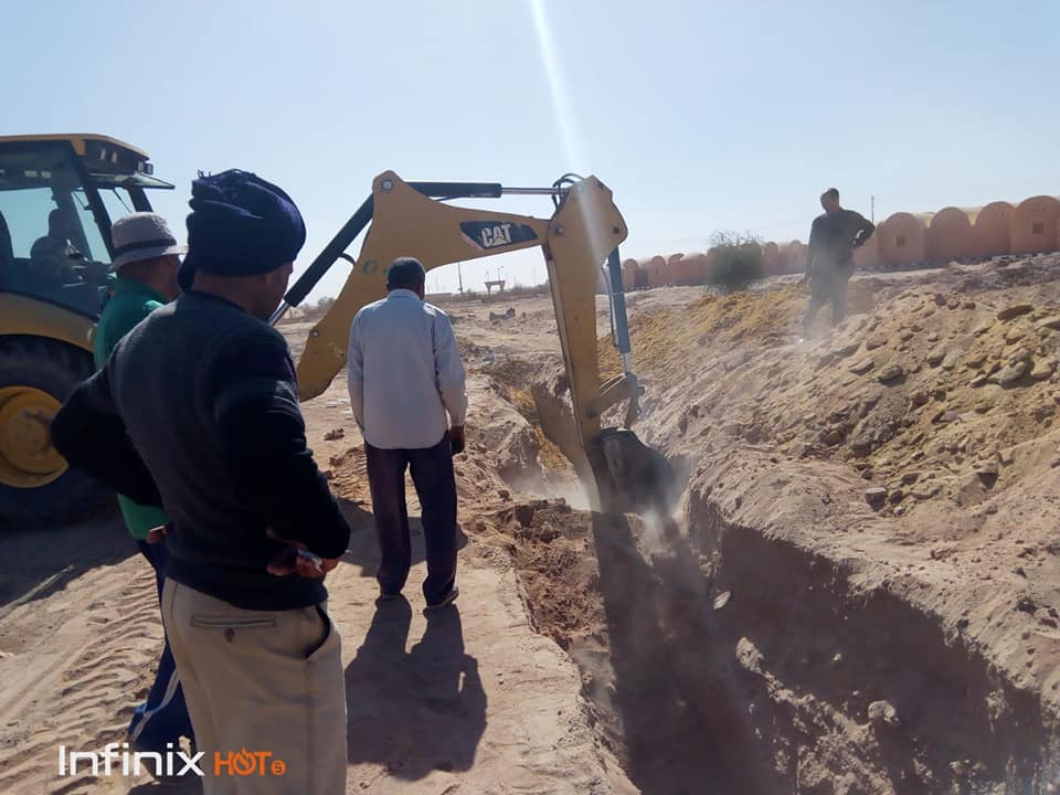 الوادي الجديد تنتهي من تركيب خط صرف جديد بمركز باريس