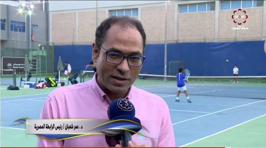المدير الفني لمنتخب مصر للسيدات يشرف على تدريب ناشئات التنس الأرضي
