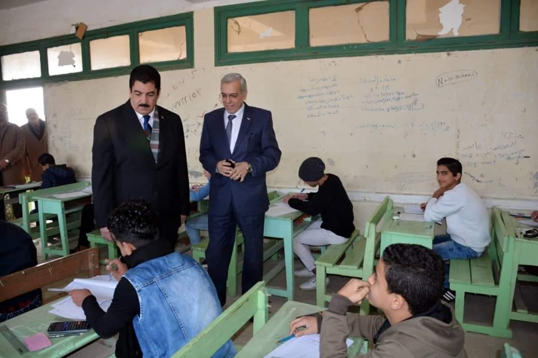 محافظ القليوبية يتفقد سير إمتحانات الشهادة الإعدادية بمدارس بنها