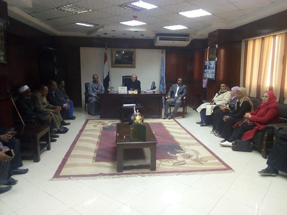 صور - وفد رفيع المستوى من المؤسسة المصرية قطاع الاقصر تكرم رئيس مدينة اسنا ورؤساء القرى