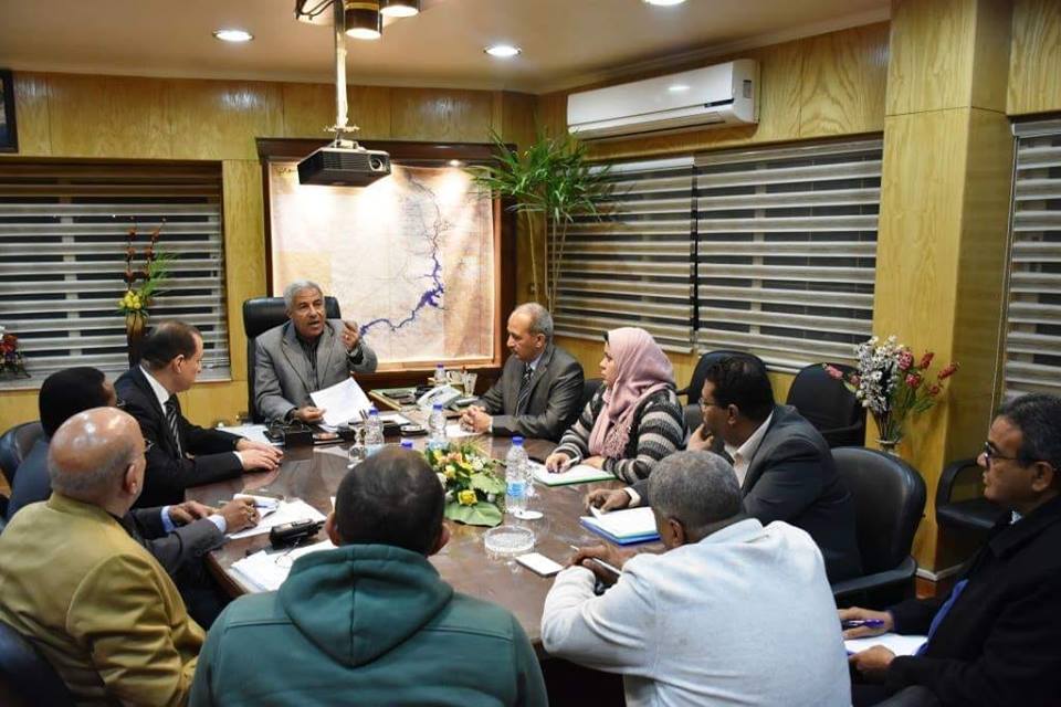 محافظ أسوان يتابع دعم وزارة التخطيط لتطوير المحافظة