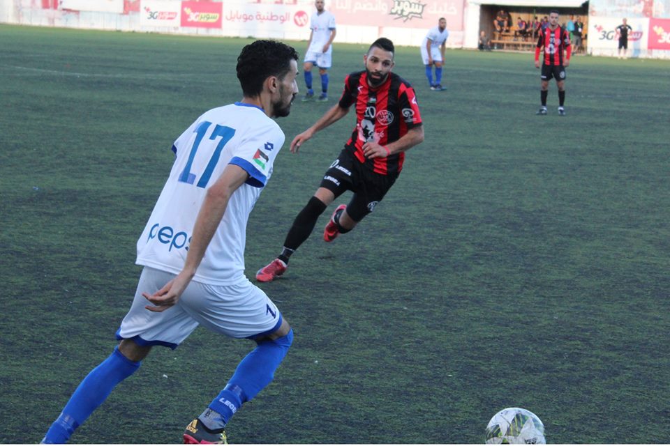 الحياة تدب من جديد في ملاعب كرة القدم الفلسطينية