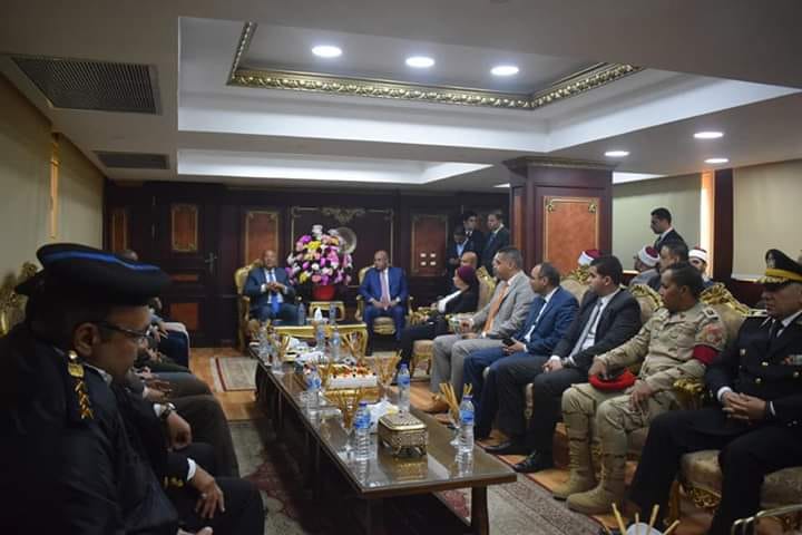 محافظ البحر الأحمر يستقبلان المهنئين بعيد الشرطة بمديرية الامن بالغردقة