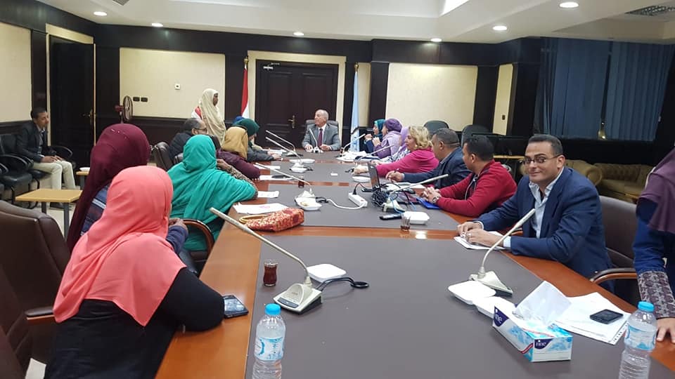 محافظ البحر الأحمر يلتقي بأعضاء فرع المجلس القومي للمرأة