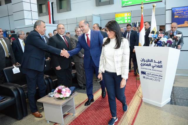 وزيرا الطيران والسياحة يشهدان الاحتفال بعيد الطيران بمطار سفنكس