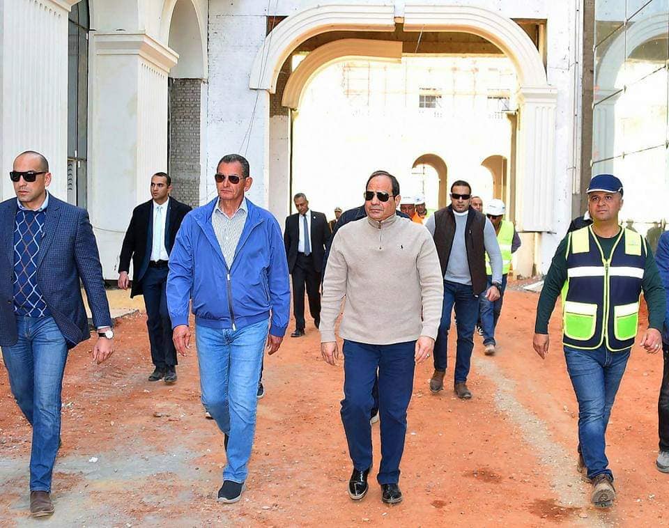 الرئيس السيسي يتفقد المواقع الإنشائية بالعاصمة الإدارية