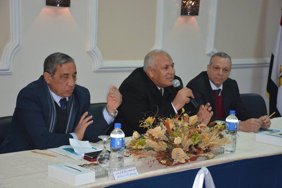 محافظ الوادي الجديد يلتقي مع قيادات شركة فوسفات مصر