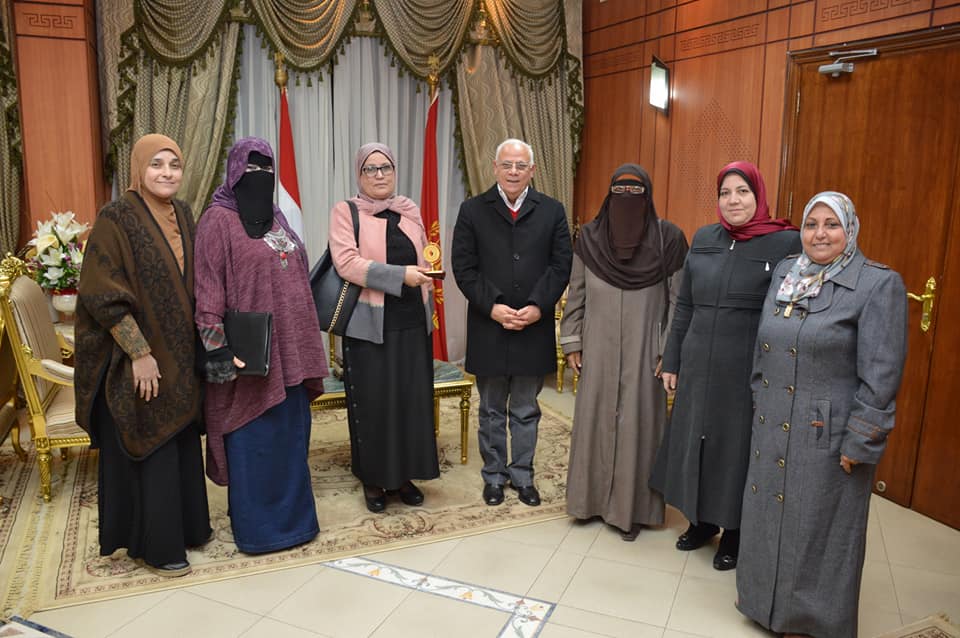 محافظ بورسعيد يكرم اعضاء فريق التدخل السريع لحصولهم علي المركز الأول علي مستوي الجمهورية