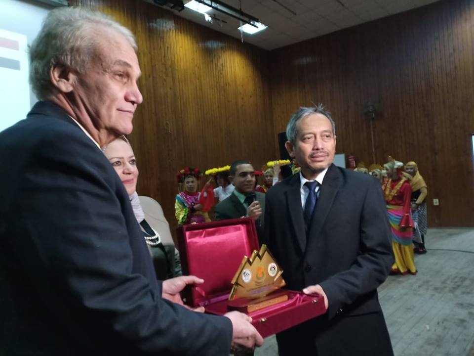 جامعة المنصورة تحتضن فنون وعروض إندونيسية