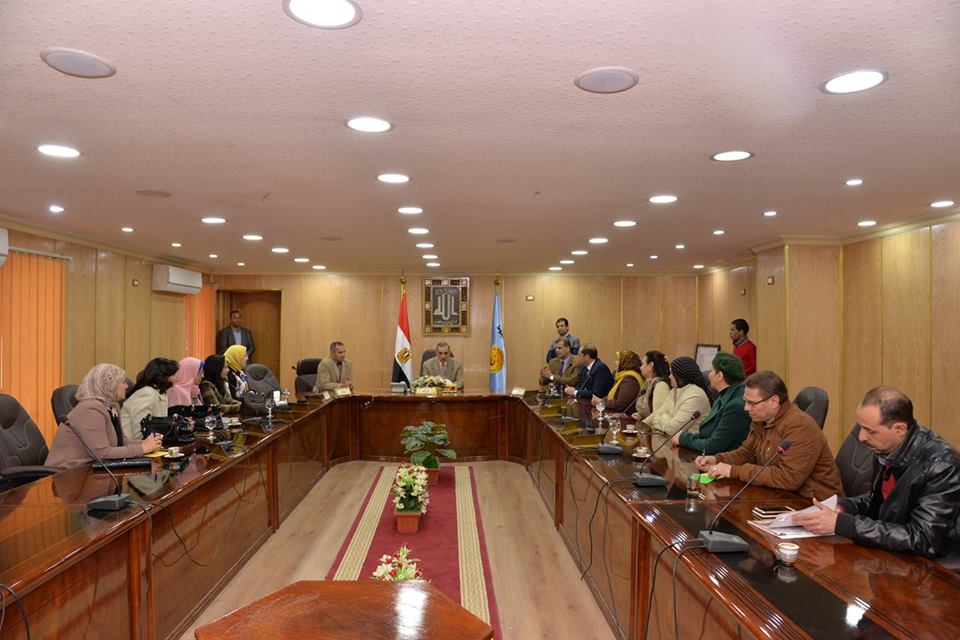 محافظ أسيوط يلتقى مع أعضاء فرع المجلس القومي للمرأة