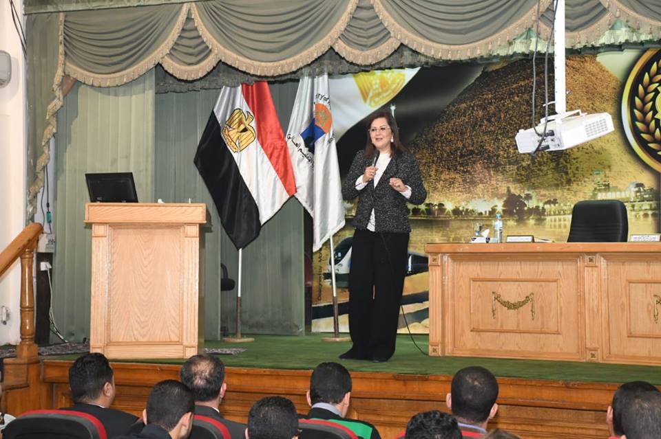 وزيرة التخطيط تشارك بفعاليات منتدى شباب الجامعات