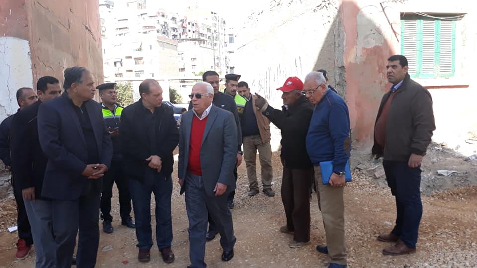 محافظ بورسعيد يتفقد أعمال رصف ورفع كفاءة المنطقة الثالثة