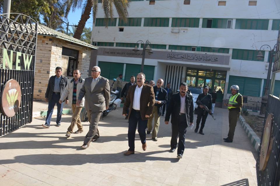 محافظ الوادي الجديد يشدد بسرعة انهاء الاعمال بالديوان القديم ونقل النصب التذكاري