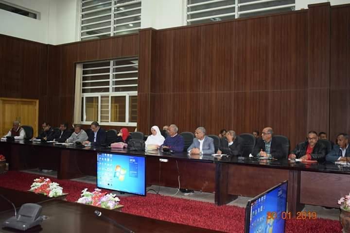 تمام يناقش موقف المساكن البديلة للعشوائيات وتقنين وضع اليد بالبحر الاحمر