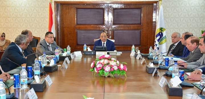 شعراوي يجتمع مع المحافظين لبحث آلية طلاء موحد لواجهات المنازل