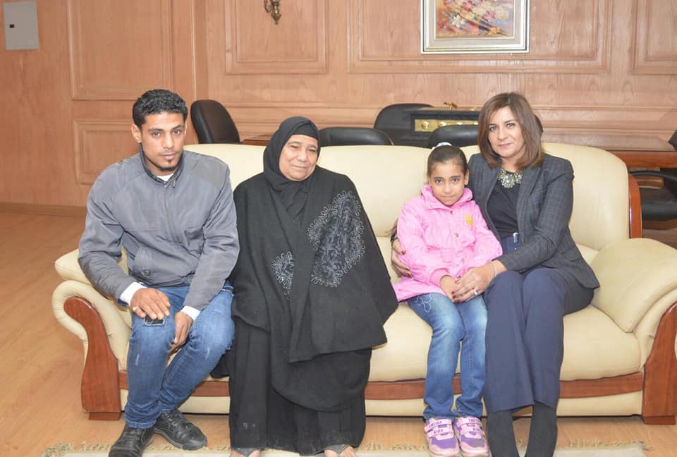 وزيرة الهجرة تستقبل أسرة ”شهيد الشهامة” للاطمئنان على أحوالهم المعيشية