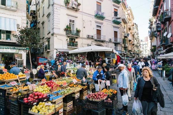 ايطاليا تشهد تراجع اقتصادها بشكل مخيب للآمال