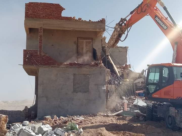 إزالة 21 حالة تعدى على حرم أرض جامعة مطروح