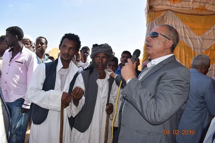 محافظ البحر الأحمر يسلم عقود ٢٠٠ وحدة إسكان بدوي بمدينة حلايب