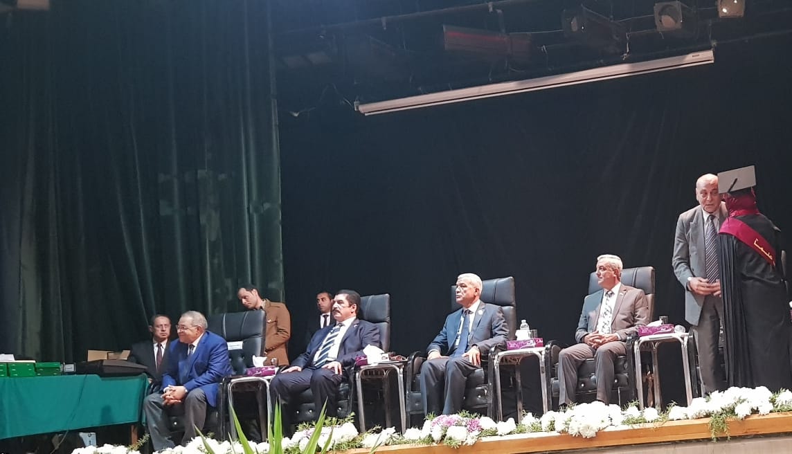 بحضور محافظ المنوفية والقليوبية جامعة السادات تحتفل بأوائل الخريجين