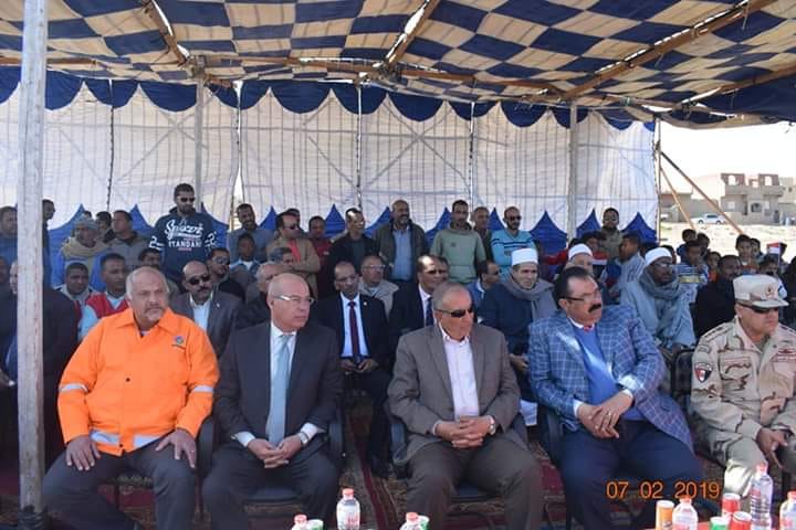 محافظ البحر الأحمر يتفقد شاطئ السقالة بمدينة رأس غارب