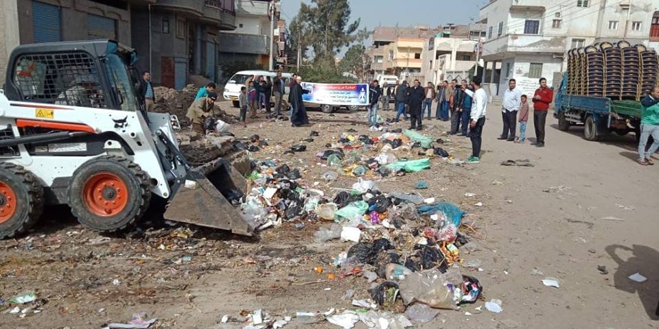 مستقبل وطن ينظم حملة نظافة بقرية قبريط بكفر الشيخ