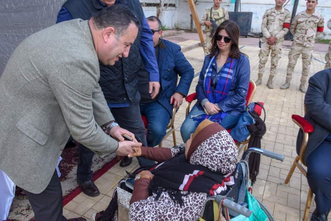 محافظ الإسكندرية يشهد توزيع ٥٠٠ كرتونة مواد غذائية للأسر الأكثر احتياجا بالسيوف