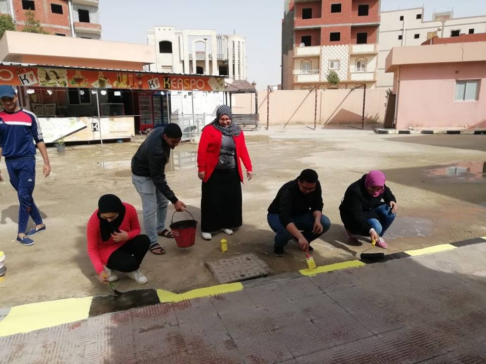 طلاب جامعة السادات يشاركون في اعمال الصيانة بالجامعة