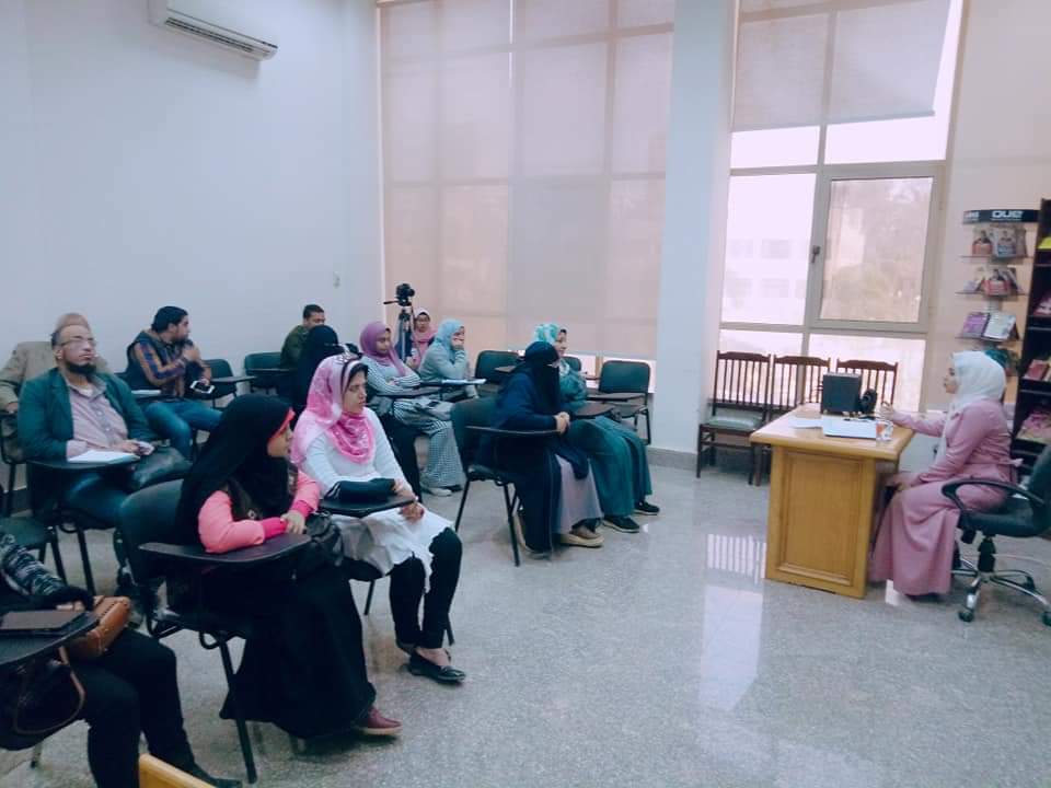 سفارة المعرفة بجامعة الفيوم تنظم ورشة عمل عن ” الإرشاد الأسري ”