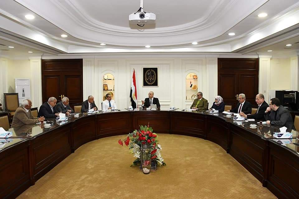 وزير الإسكان يوجه بتوفير موارد للإنفاق الدائم على المدن الجديدة وسرعة حل مشكلات المستثمرين