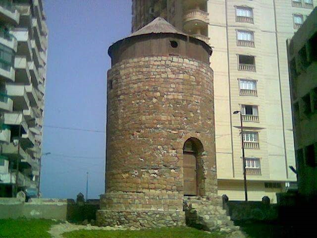 إزالة التعديات الواقعة بالقرب من منطقة طاحونة الهواء الأثرية في الإسكندرية